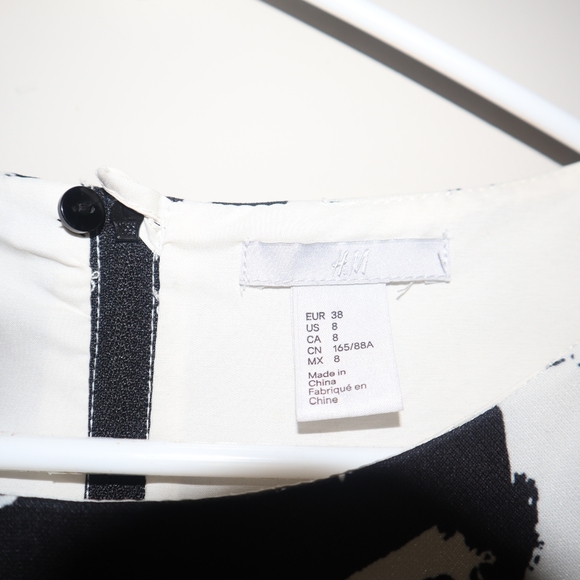 H&M Dress | Black and White Sleek Dress - Picture 5 of 5